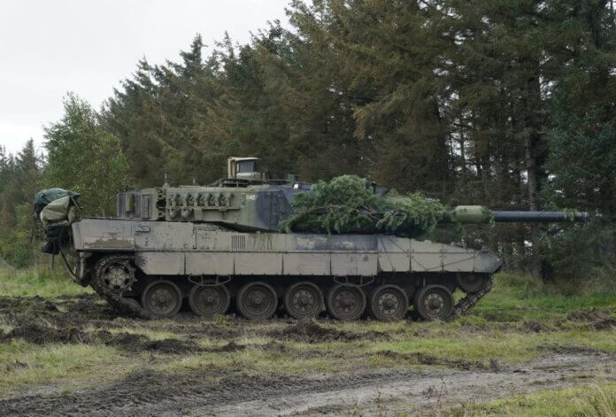 Regeringen “snyder på vægten”: Medregner podcast til Nato-bidrag